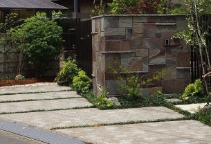 諏訪鉄平石の壁1